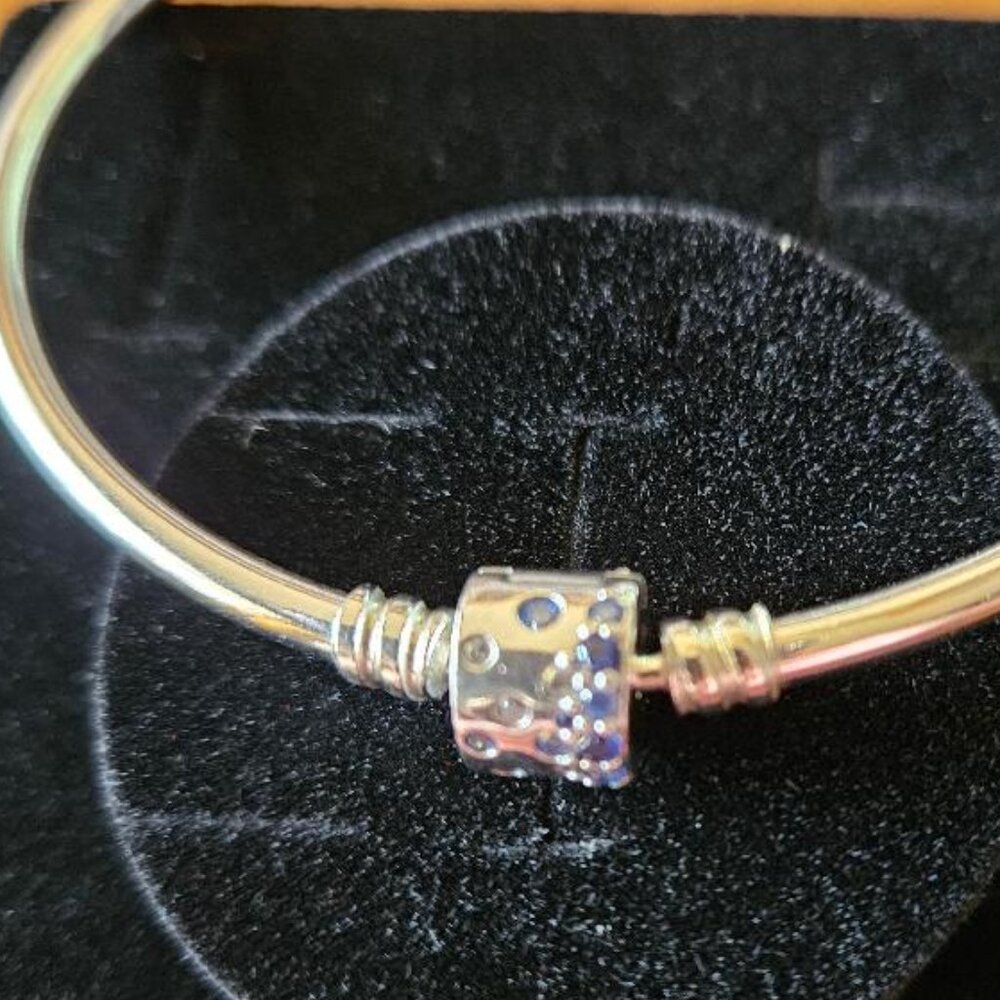 New in box Sterling Silver Pandora clear/blue bling, barrel clasp bangle bracele - Picture 4 of 8
